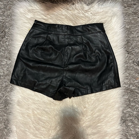 Black Faux leather shorts - Picture 3 of 3